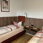 Boarding House Hohenwart Hotel 2*