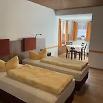 Boarding House Hohenwart Hotel 2*