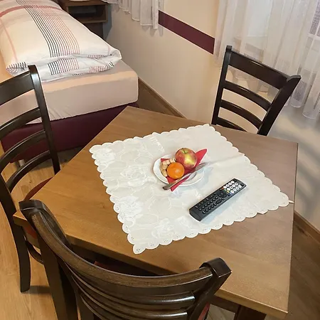 Boarding House Hohenwart فندق 2*